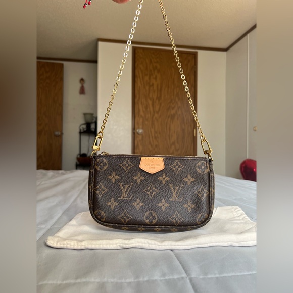 Louis Vuitton Small Pochette - Picture 17 of 17